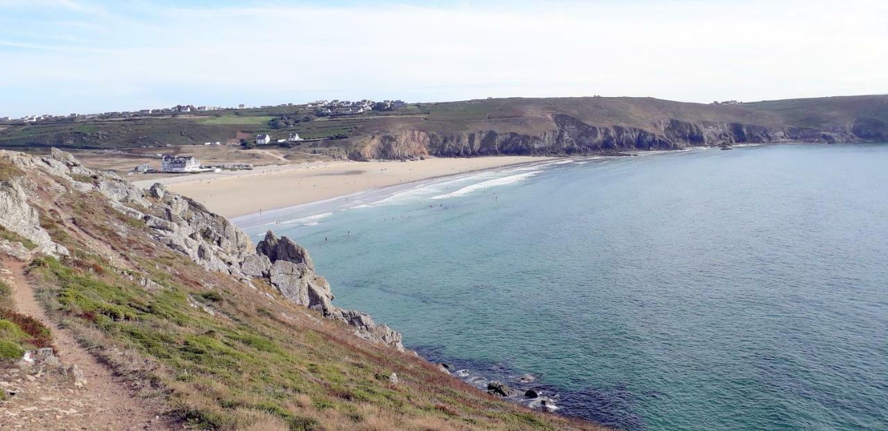 Au calme à 10mn des baies de Douarnenez et Audierne avec cuisine à disposition Mahalon Exterior foto